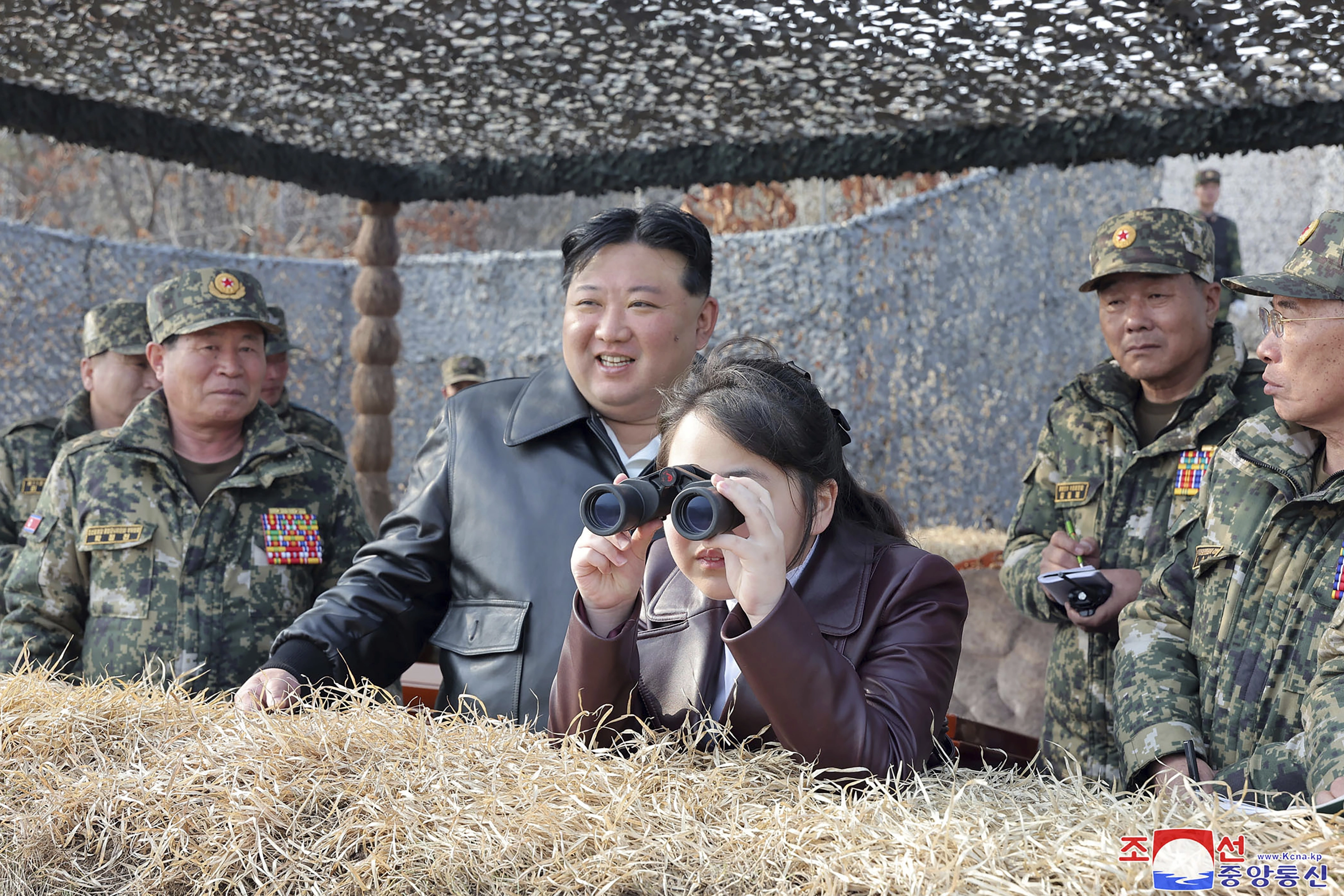 El último éxito musical en Corea del Norte es este surrealista vídeo de Kim Jong-un