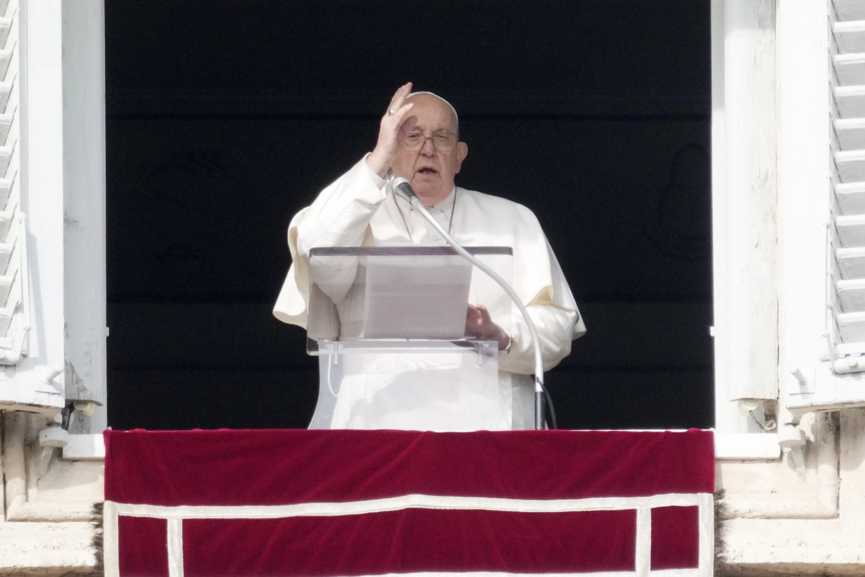 Nuevo contratiempo de salud para el Papa: tiene bronquitis y vuelve a pedir que lean su discurso